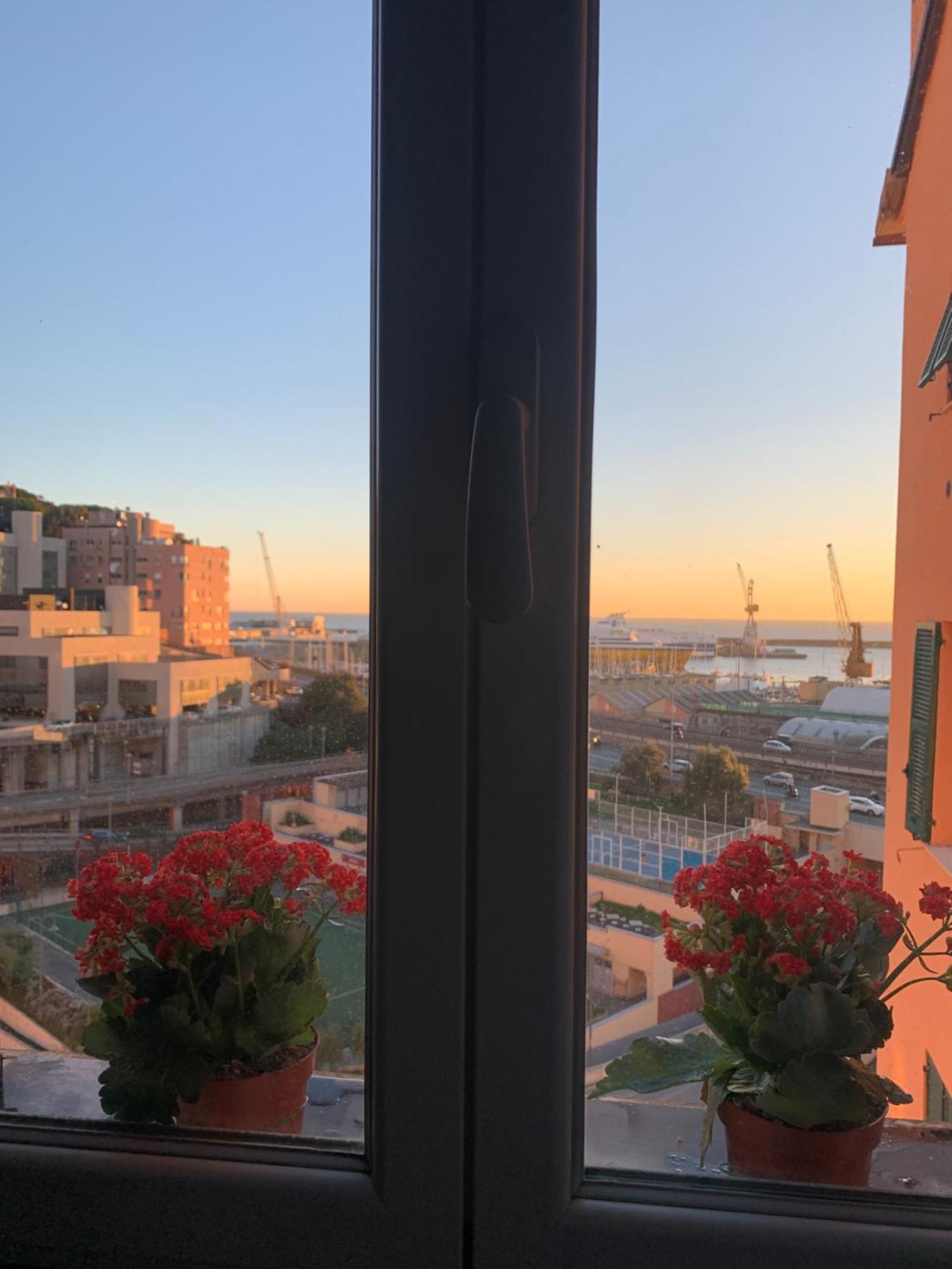 Apartamento La Soffitta Sul Porto Génova Exterior foto